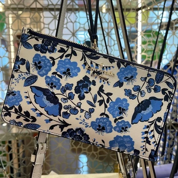 Kate Spade Lucy Vase Floral Medium L Zip Wristlet
Blue Multicolor / vase floral - Picture 11 of 16